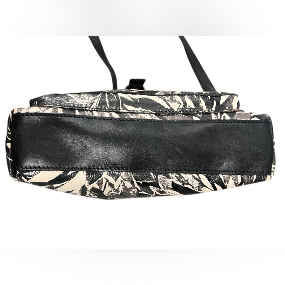 Patricia Nash Sunflower Avellino Crossbody - Picture 14 of 16